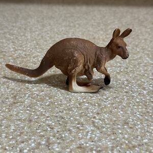 Outback Steakhouse The Kangaroo Krush Drink Cup Clinger Figurine Baby Joey Toy